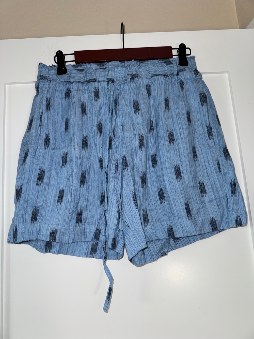 dylan Light Blue Patterned Drawstring Shorts with Navy Accents 100% cotton Sz Md